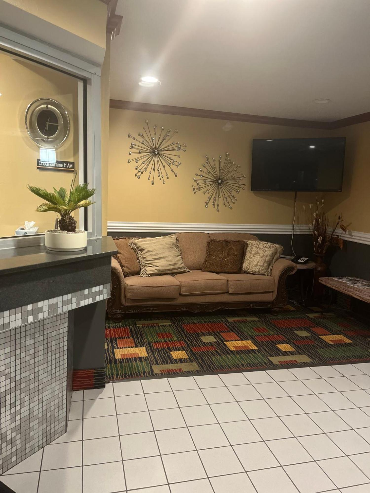 Regency & 3* Anoka